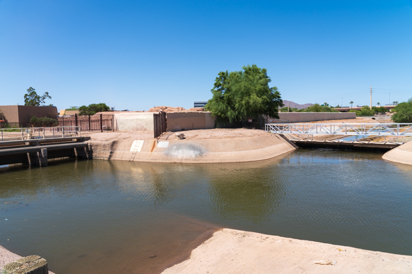 Photo of the intersection of the Grand and Old Crosscut Canals